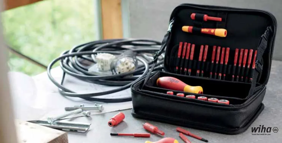 BỘ DỤNG CỤ CÁCH ĐIỆN ĐA NĂNG XL WIHA (80 CHI TIẾT) VÀ BỘ TUA VÍT CÁCH ĐIỆN SLIMVARIO (31 CHI TIẾT)
